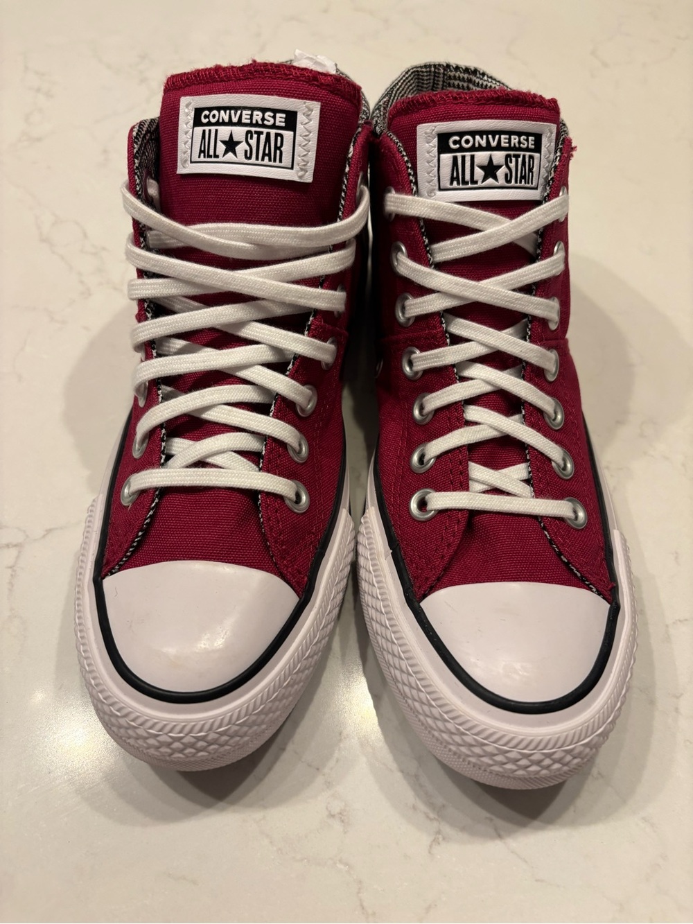 NWOT. Sporty Berry Chuck Taylor All Star Madison Plaid Mid top Size Women's 7.5.